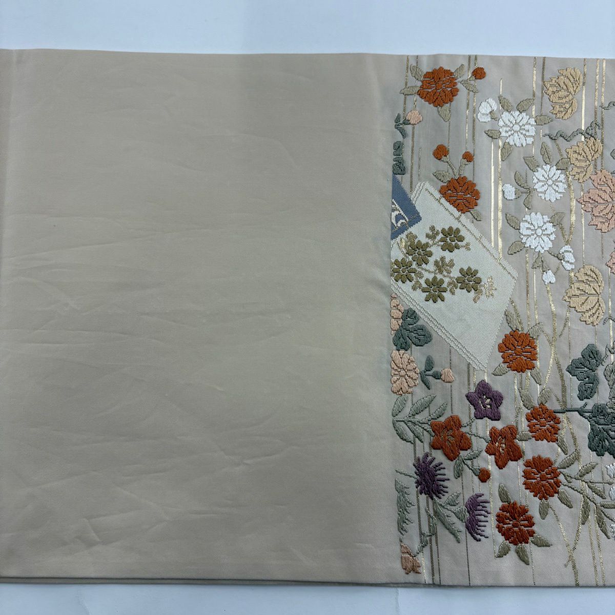 【美品】 袋帶 秀品級 冊子 草花紋紋 唐織 金金箔 米色 六通 純蠶絲