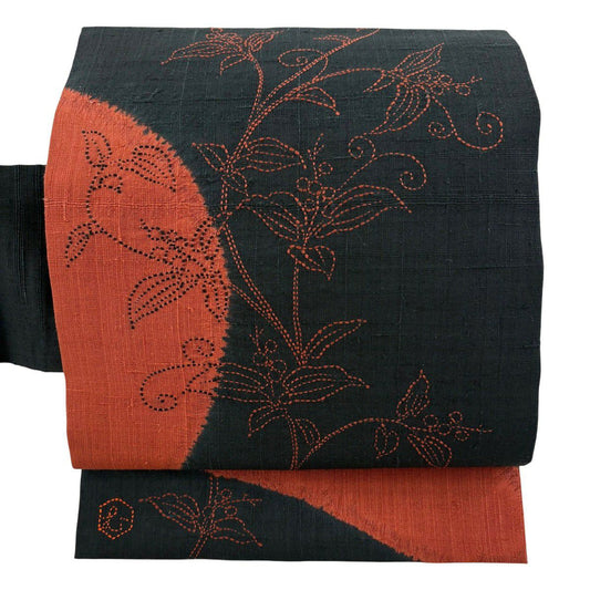 【美品】名古屋帶 秀品級 紬織織 花唐草紋 刺繡 墨 純蠶絲