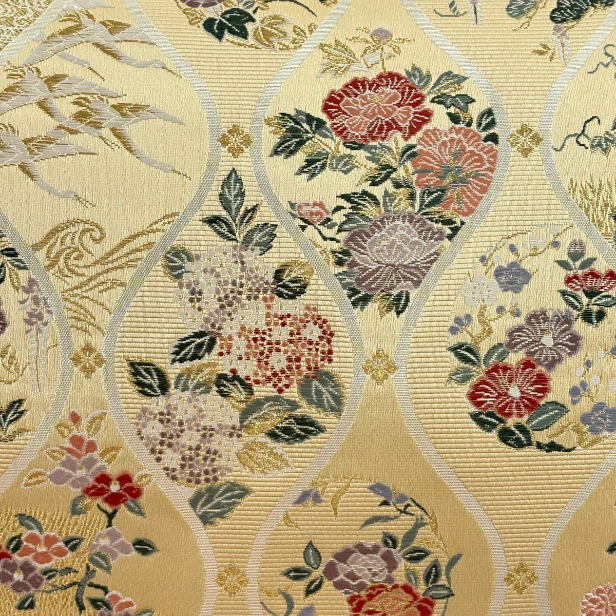 【美品】 袋帶 秀品級 立涌 草花紋 金糸 金金箔 米色 六通 純蠶絲