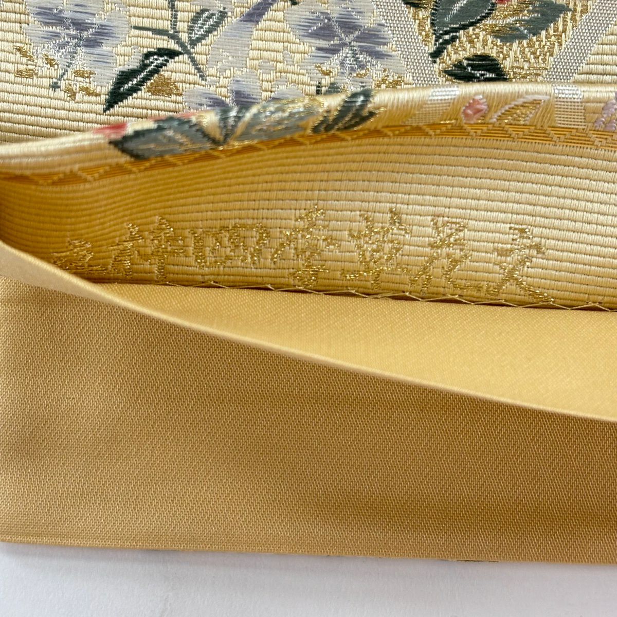 【美品】 袋帶 秀品級 立涌 草花紋 金糸 金金箔 米色 六通 純蠶絲