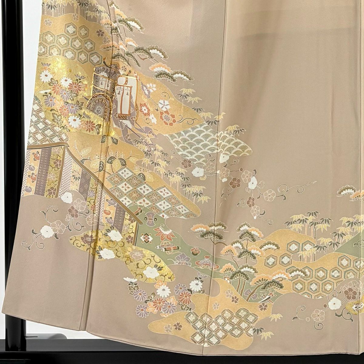 色留袖禮服 身長156cm 袖長64.5cm M 雙層 御所車 龜甲 金絲 金銀彩 淺茶 純蠶絲 秀品級 一個紋
