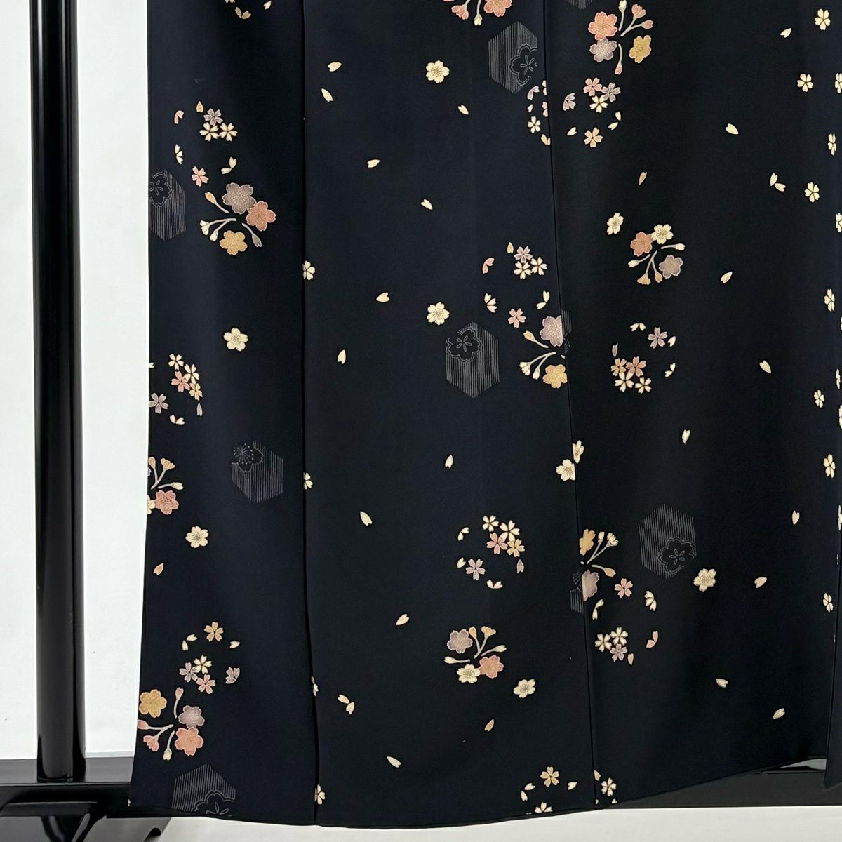 【美品】 小紋 身長160.5cm 袖長67cm M 雙層 櫻花 龜甲 金銀彩 黑 純蠶絲 優品級