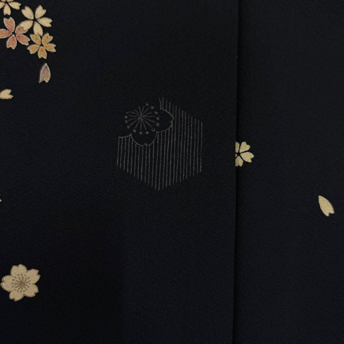 【美品】 小紋 身長160.5cm 袖長67cm M 雙層 櫻花 龜甲 金銀彩 黑 純蠶絲 優品級