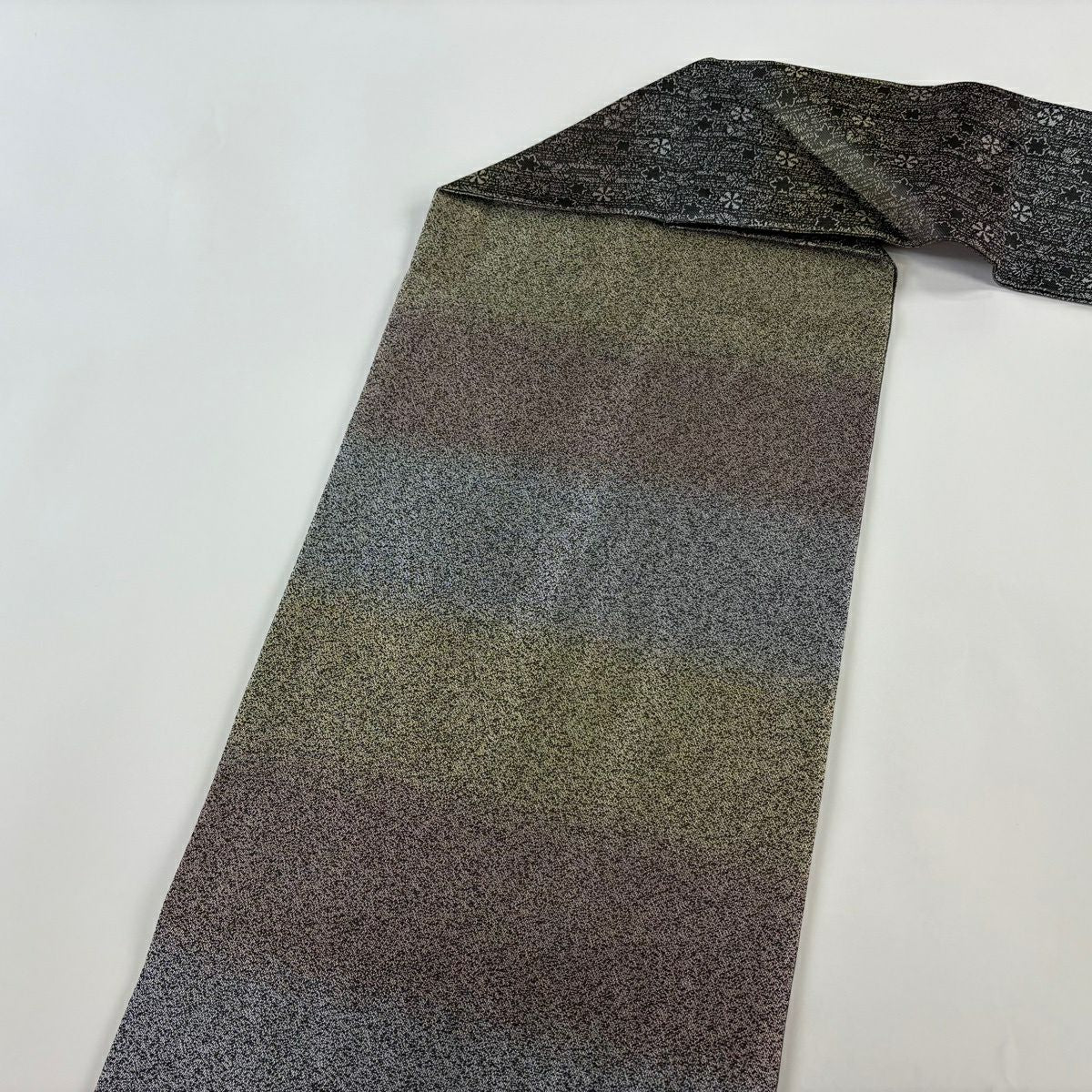 【美品】 名古屋帶 逸品級 落款あり 光蔵 鳥 シマエナガ 金糸 ぼかし 灰色 純蠶絲