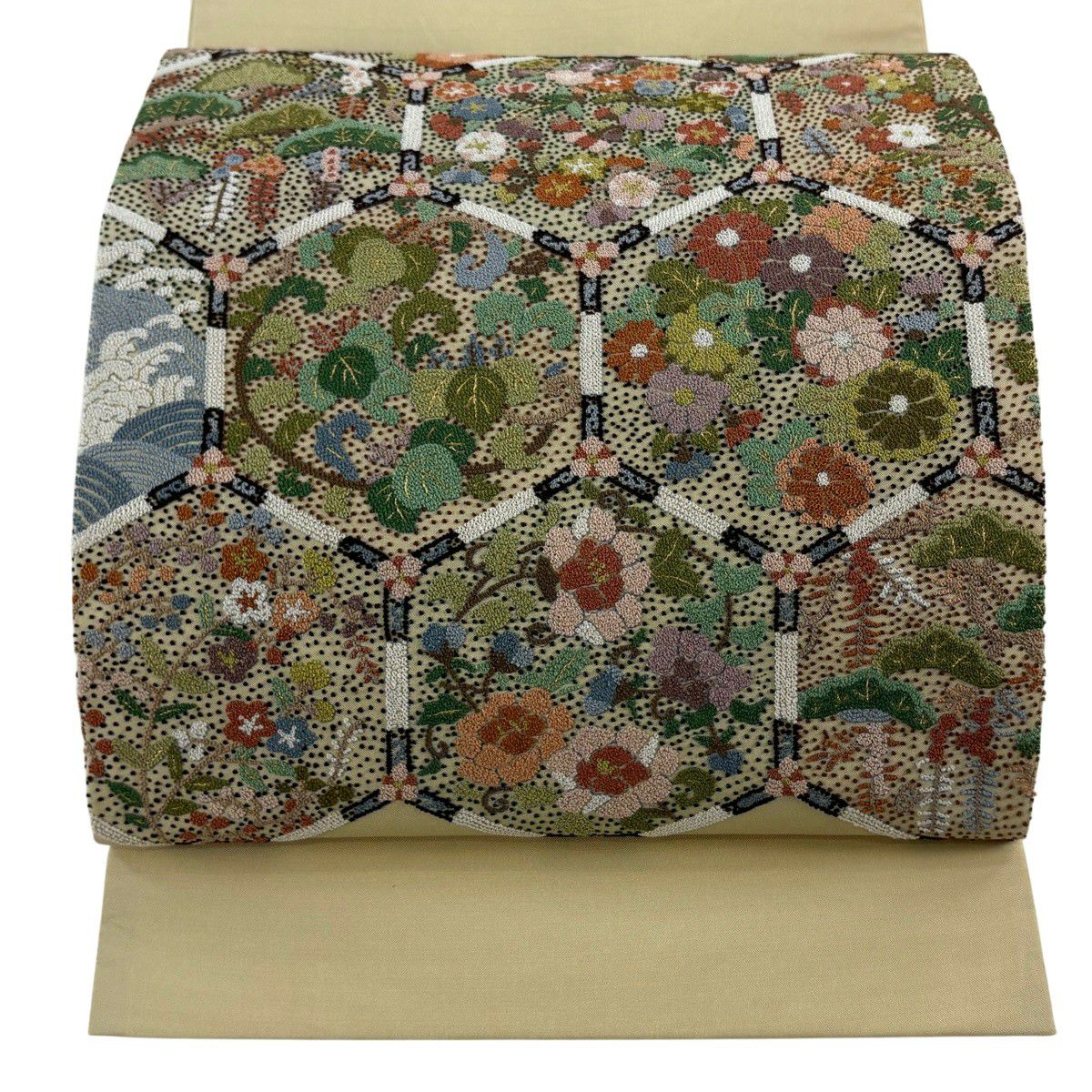 【美品】 袋帶 逸品級 龜甲 草花紋紋 相良刺繡 金絲 米色 大鼓圖案 純蠶絲