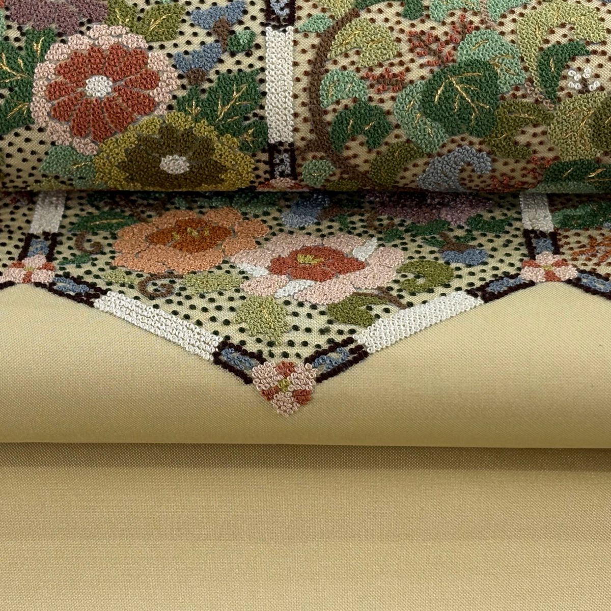 【美品】 袋帶 逸品級 龜甲 草花紋紋 相良刺繡 金絲 米色 大鼓圖案 純蠶絲
