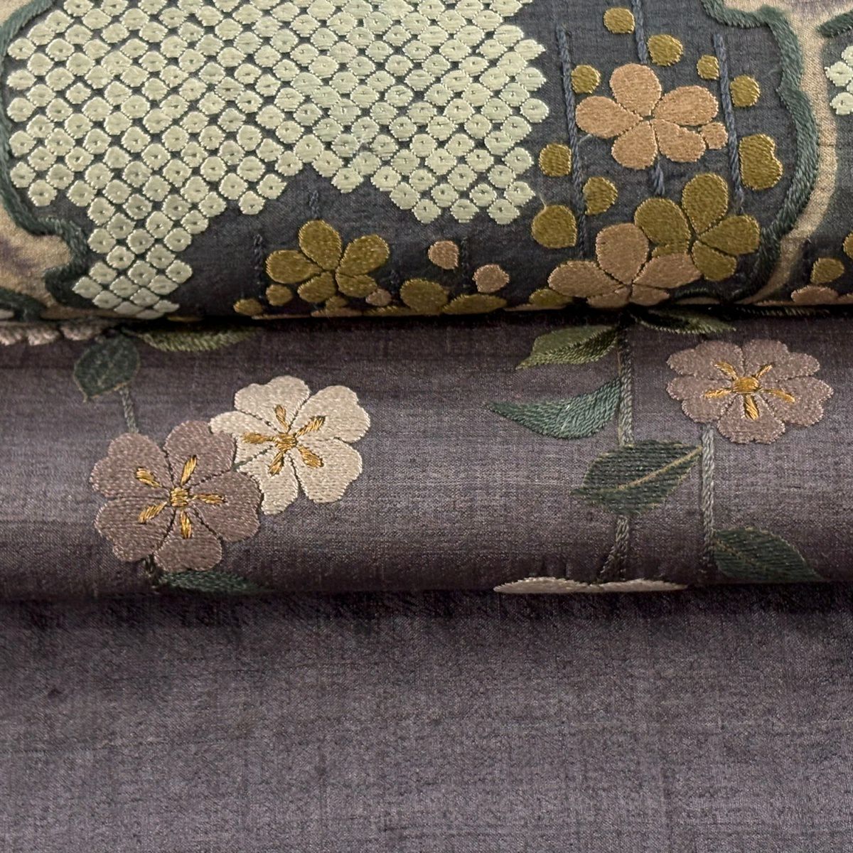 【美品】 袋帶 逸品級 雪輪 櫻花 刺繡 灰紫 お太鼓圖案 純蠶絲