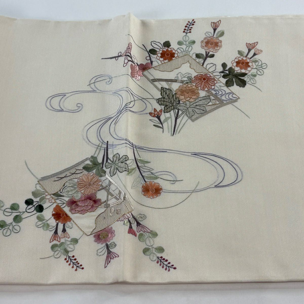 【美品】 袋帶 名品級 冊子 草花紋刺繡 金線 奶油色 大鼓圖案 純蠶絲