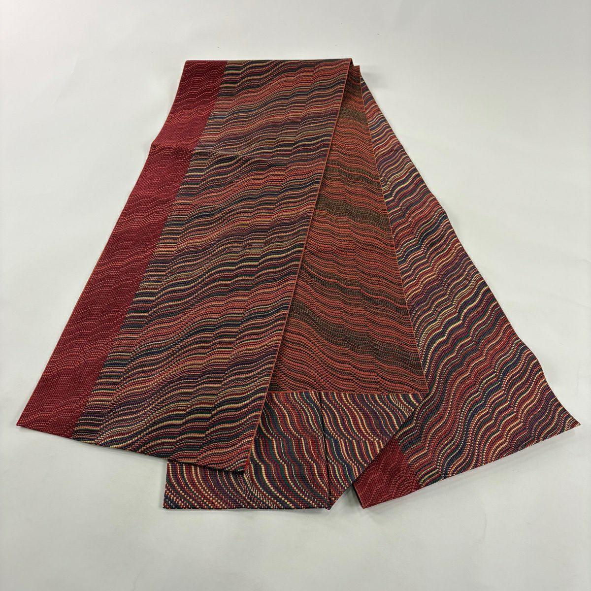 【美品】名古屋帶 優品級 松樹葉裁縫 八寸名古屋帶 幾何學圖案 亂條紋 深紅色 純蠶絲