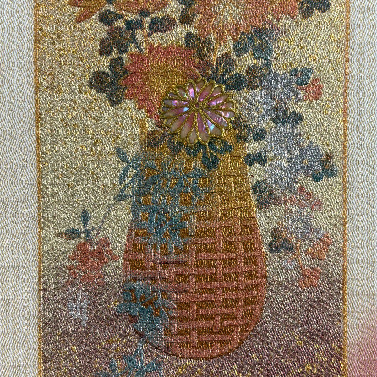 【美品】 名古屋帶 優品級 草花紋 花器 螺鈿 金銀彩 米色 純蠶絲