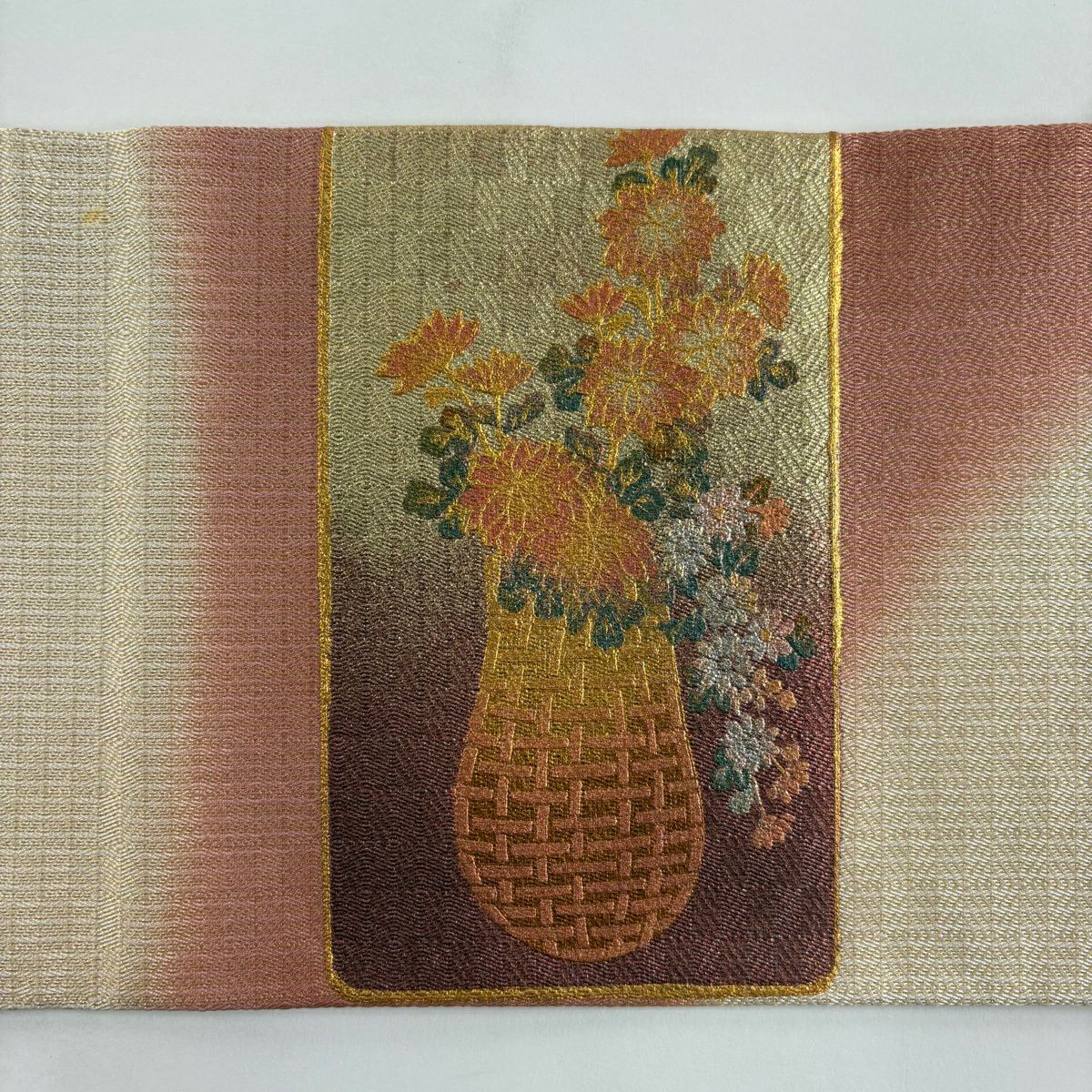 【美品】 名古屋帶 優品級 草花紋 花器 螺鈿 金銀彩 米色 純蠶絲