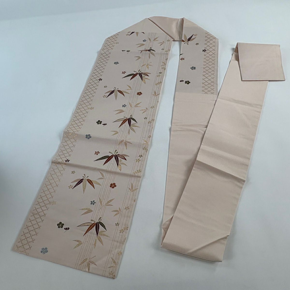 【美品】名古屋帶 秀品級 竹子葉 梅花花 金絲刺繡 淺粉色 純蠶絲