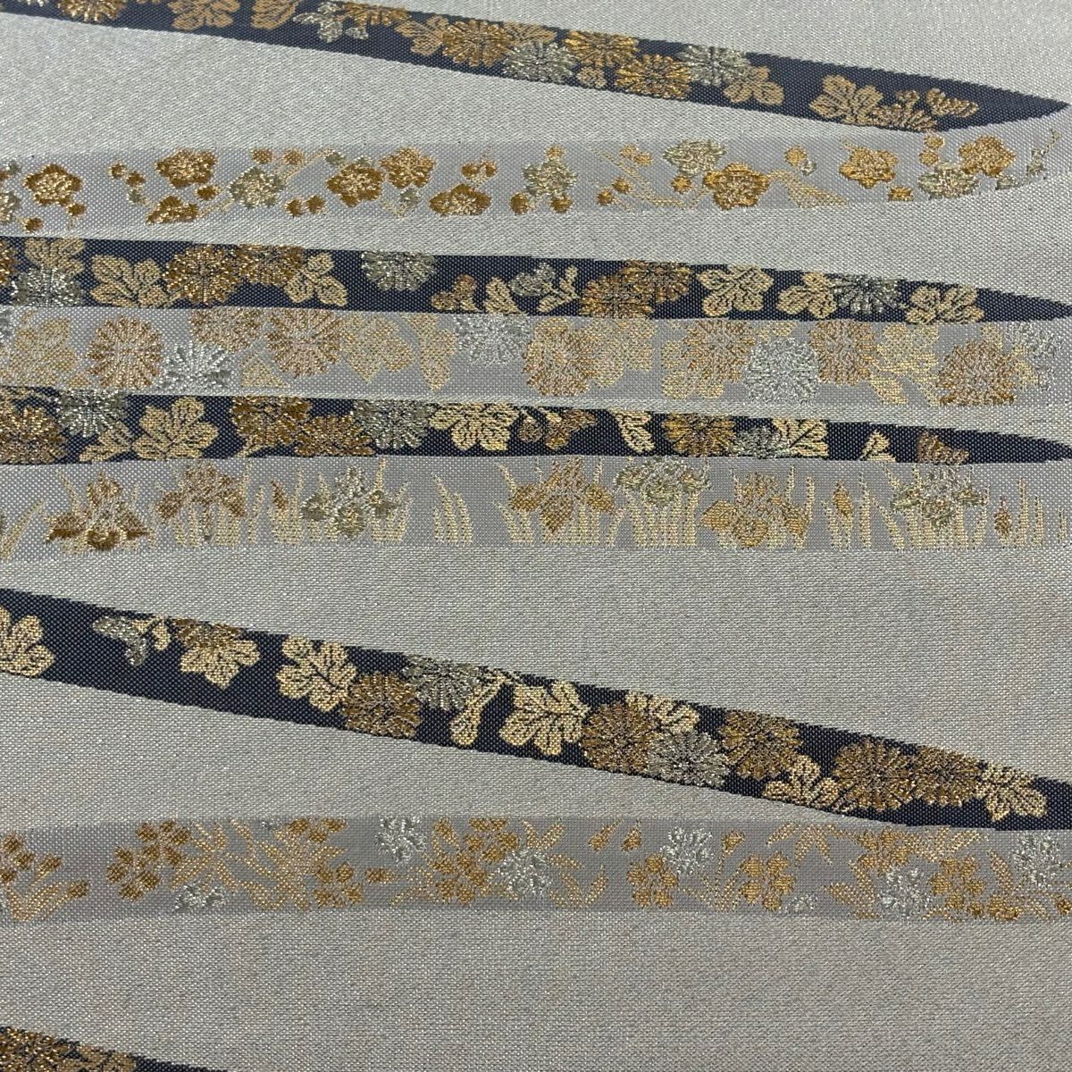 【美品】 袋帶 秀品級 草花紋紋 蔓帶 金金箔 金銀彩 銀色 六通 純蠶絲
