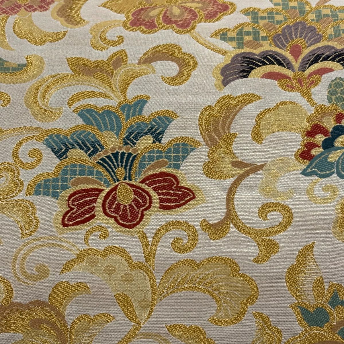 【美品】 袋帶 秀品級 花唐草紋 金金箔 唐織 銀 六通 純蠶絲