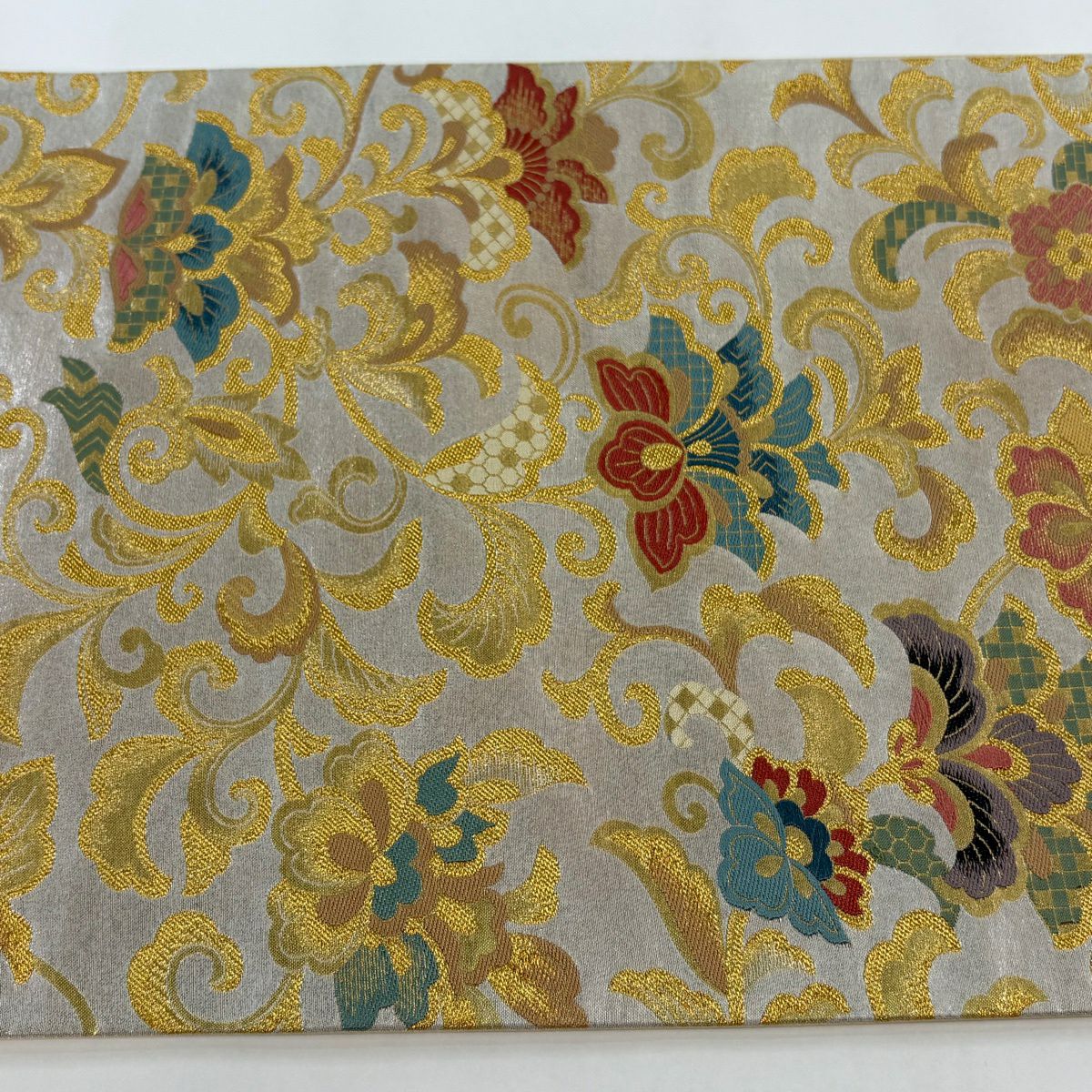 【美品】 袋帶 秀品級 花唐草紋 金金箔 唐織 銀 六通 純蠶絲