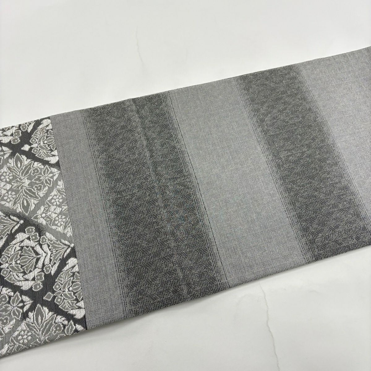 【美品】 袋帶 秀品級 草花紋紋 銀線 灰色 六通 純蠶絲