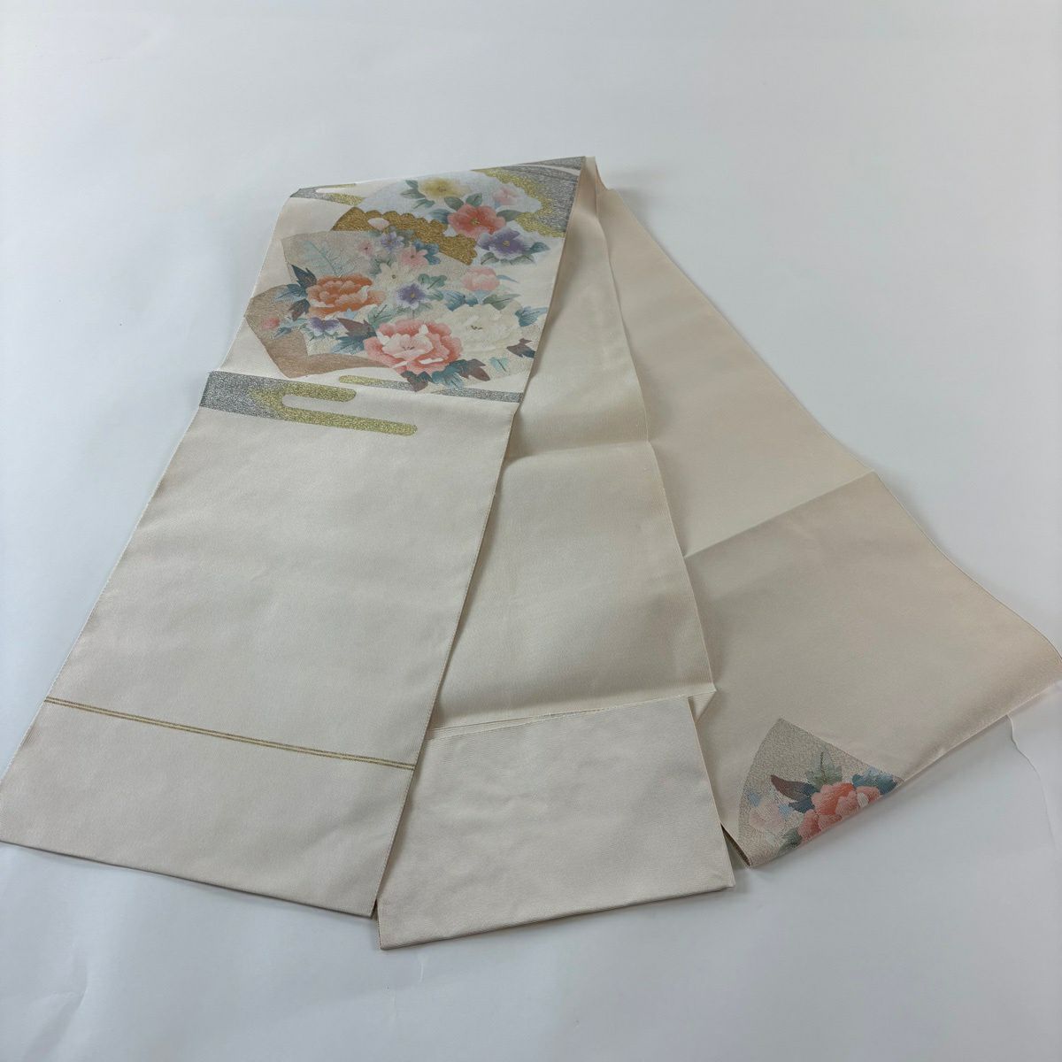 名古屋帶 秀品級 松樹葉仕立 八寸名古屋帶 扇子面 草花紋 金銀彩 奶油色 純蠶絲