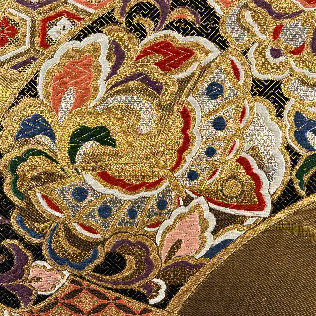 【美品】 袋帶 秀品級 蝶 華紋 唐織 金絲 金 六通 純蠶絲