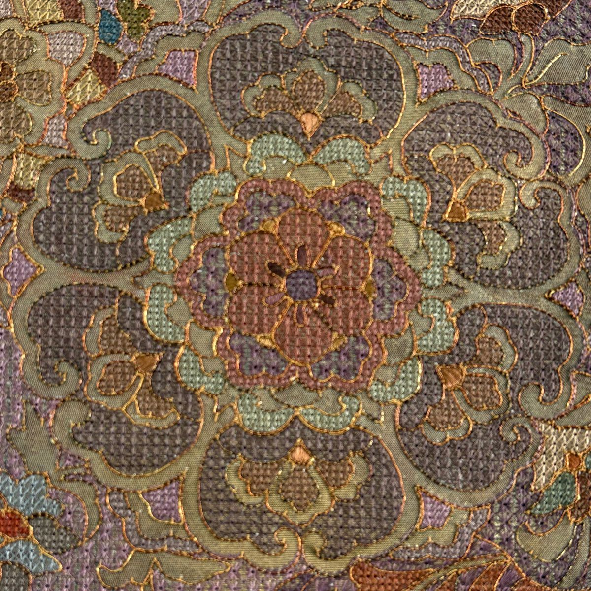 【美品】 袋帶 秀品級 華紋 花唐草紋 刺繡 茶綠 お太鼓圖案 純蠶絲