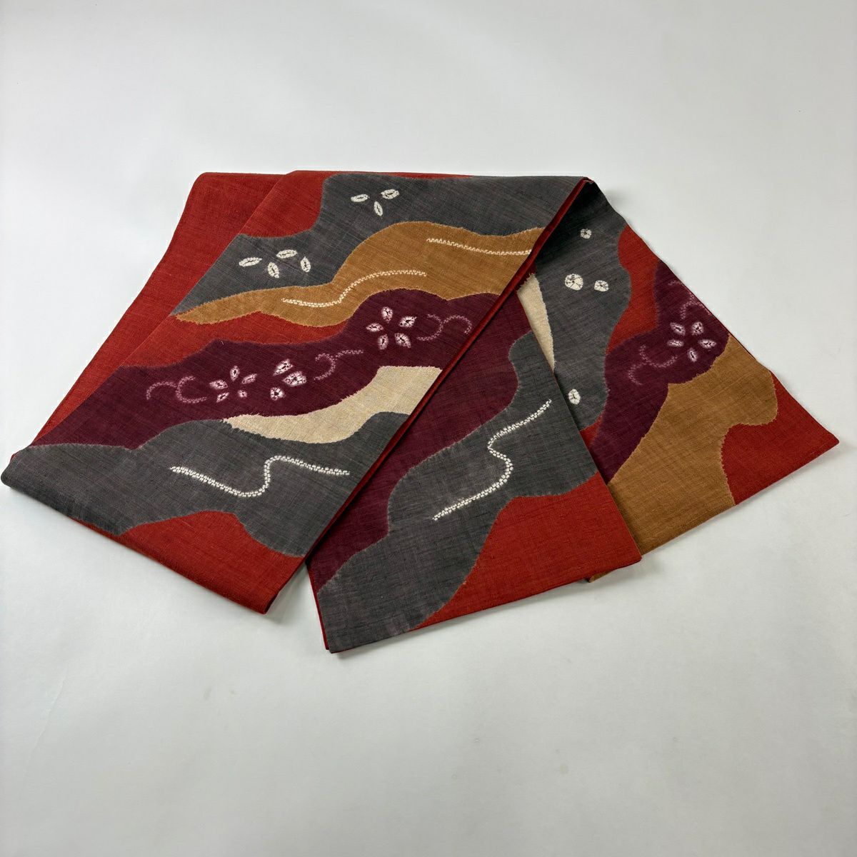 【美品】 袋帶 秀品級 花唐草紋 流水 絞染 染分 茜 紅色 お太鼓圖案 純蠶絲