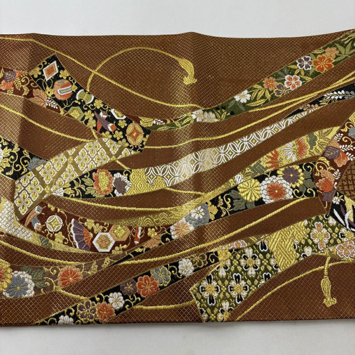 【美品】 袋帶 秀品級 熨斗紋 草花紋紋 金金箔 金絲 茶 全通 純蠶絲