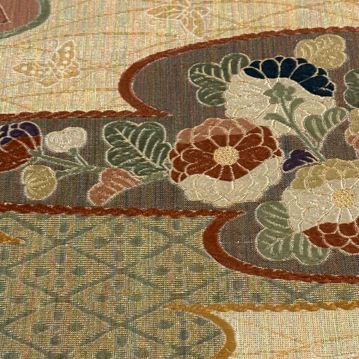 【美品】 袋帶 秀品級 關西仕立 雛菊花 霞刺繡 金絲 金 六通 純蠶絲