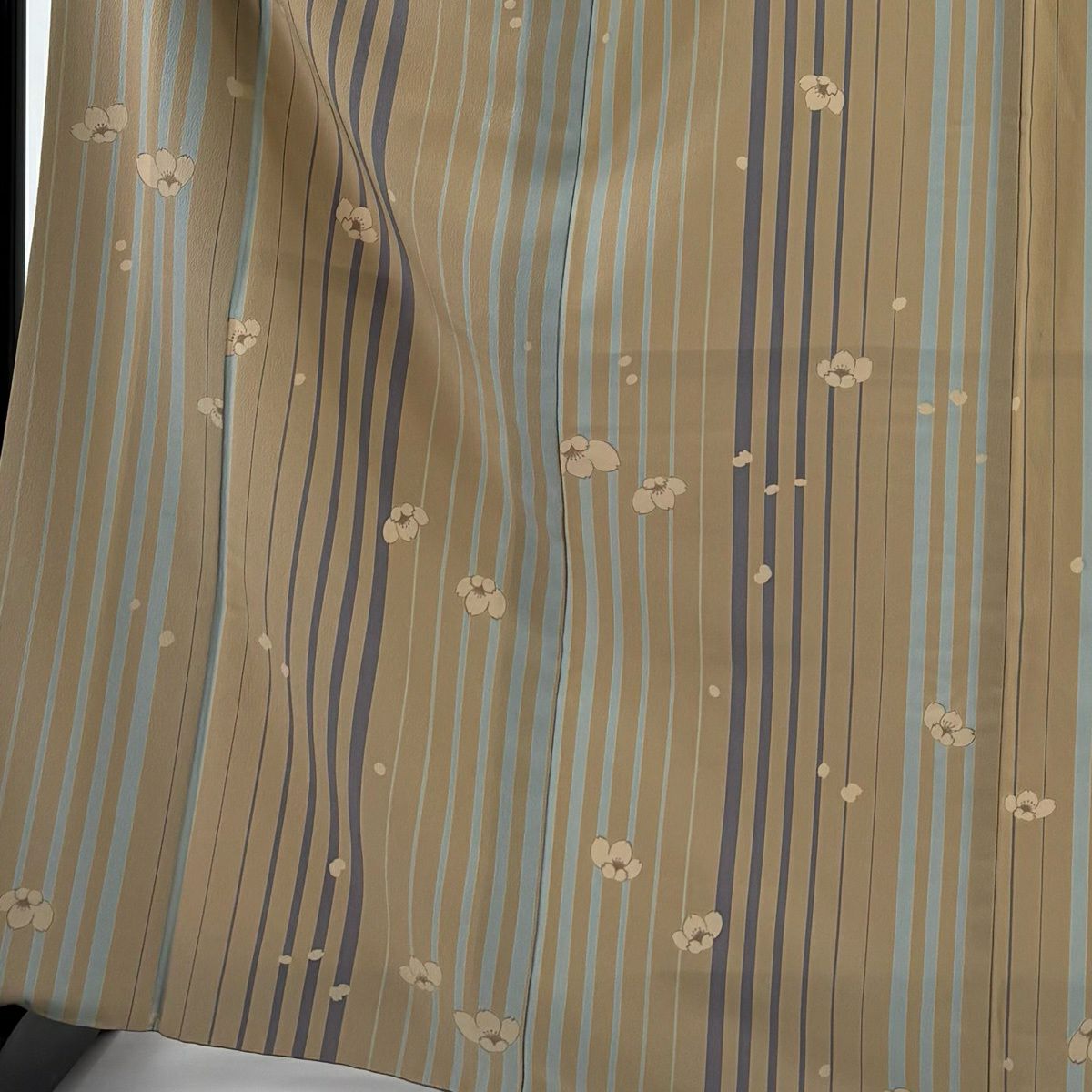 【美品】 小紋 身長166cm 袖長64.5cm M 雙層 撫松樹庵 可洗和服 櫻花 細條 薄茶 化纖 秀品級