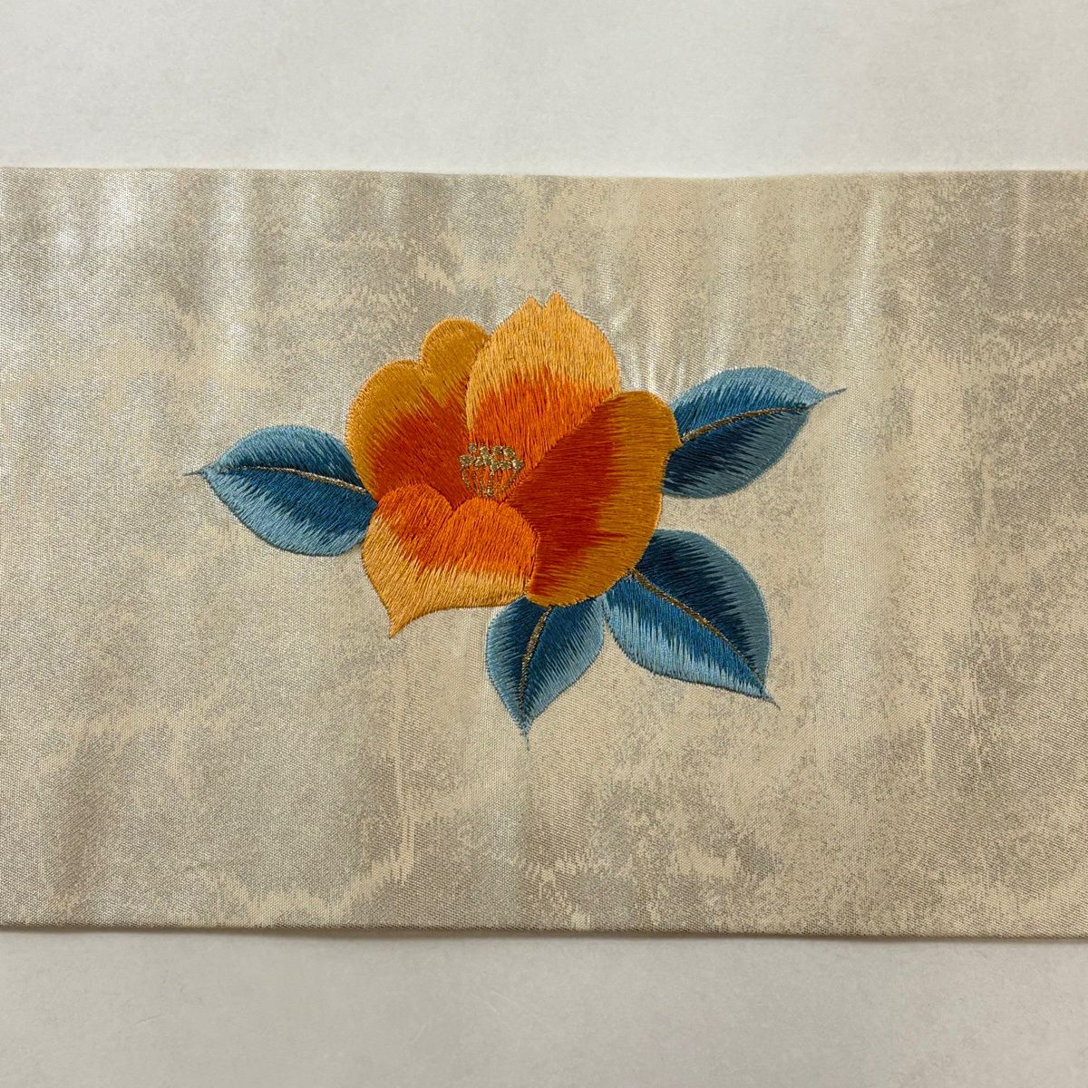 【美品】 名古屋帶 優品級 枝花 金銀彩 刺繡 奶油色 純蠶絲