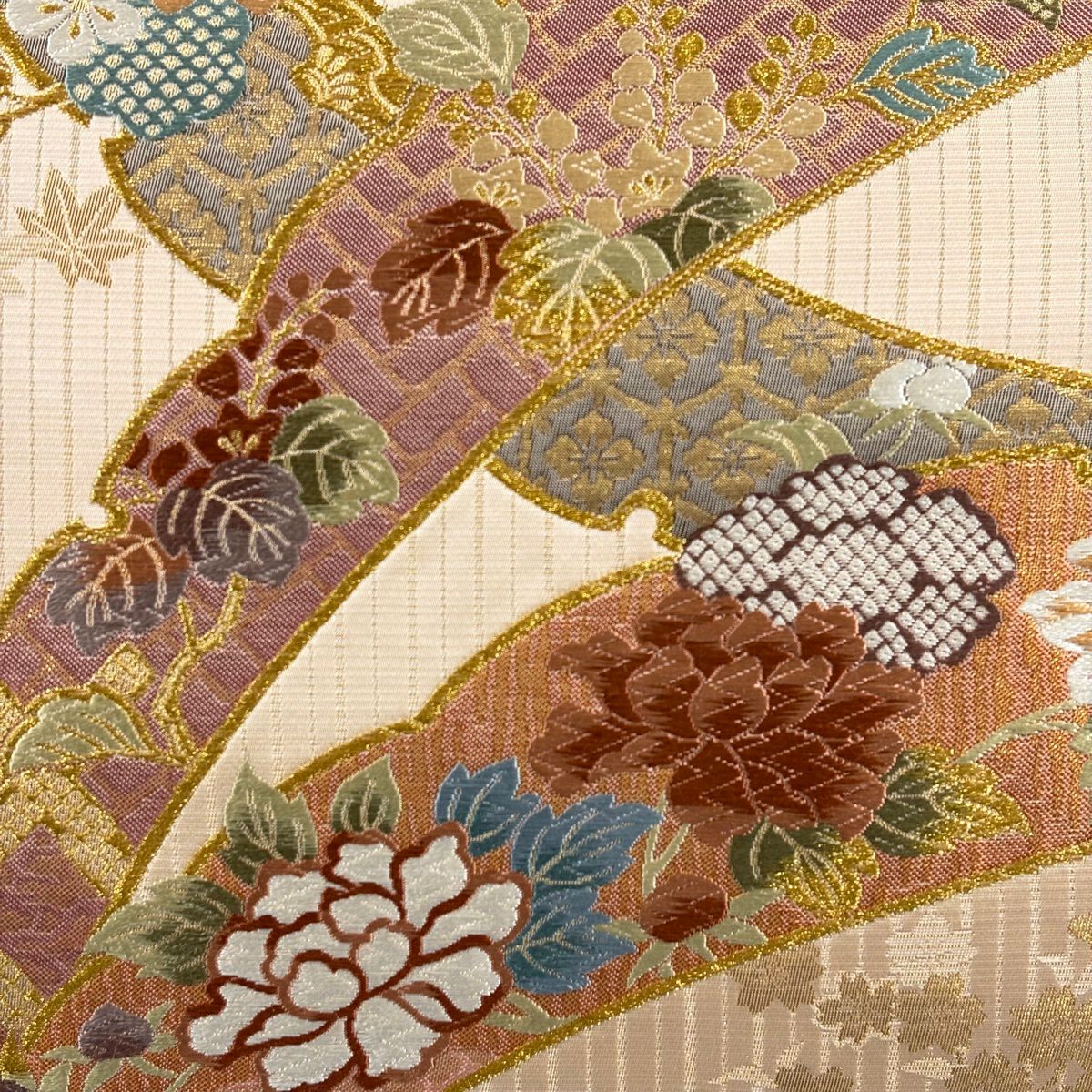 【美品】 袋帶 名品級 關西仕立 雪芝 草花紋 金糸 金金箔 鮭粉色 六通 純蠶絲