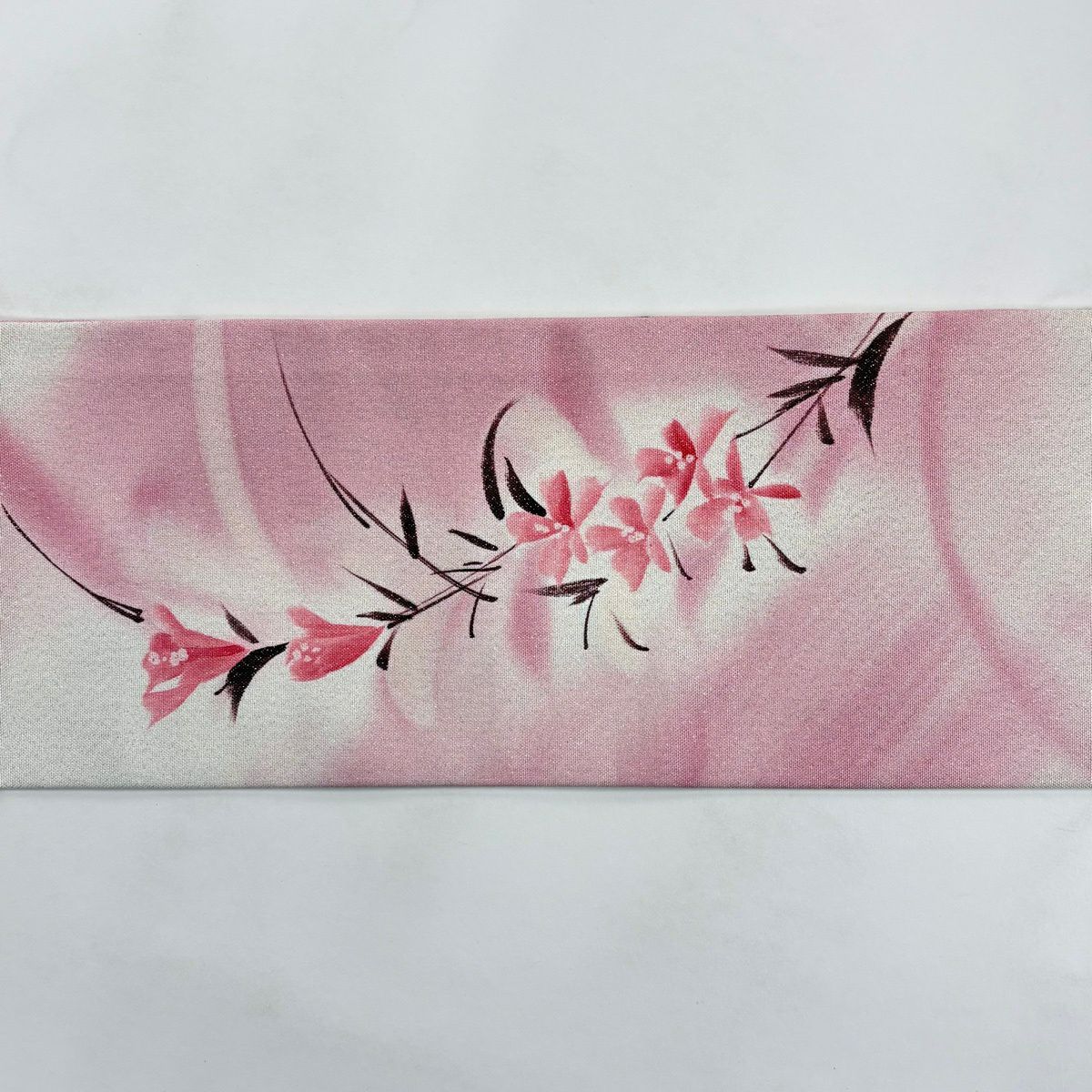 【美品】 名古屋帶 名品級 斉藤三才 落款 草花紋紋 漸層 奶油色 純蠶絲
