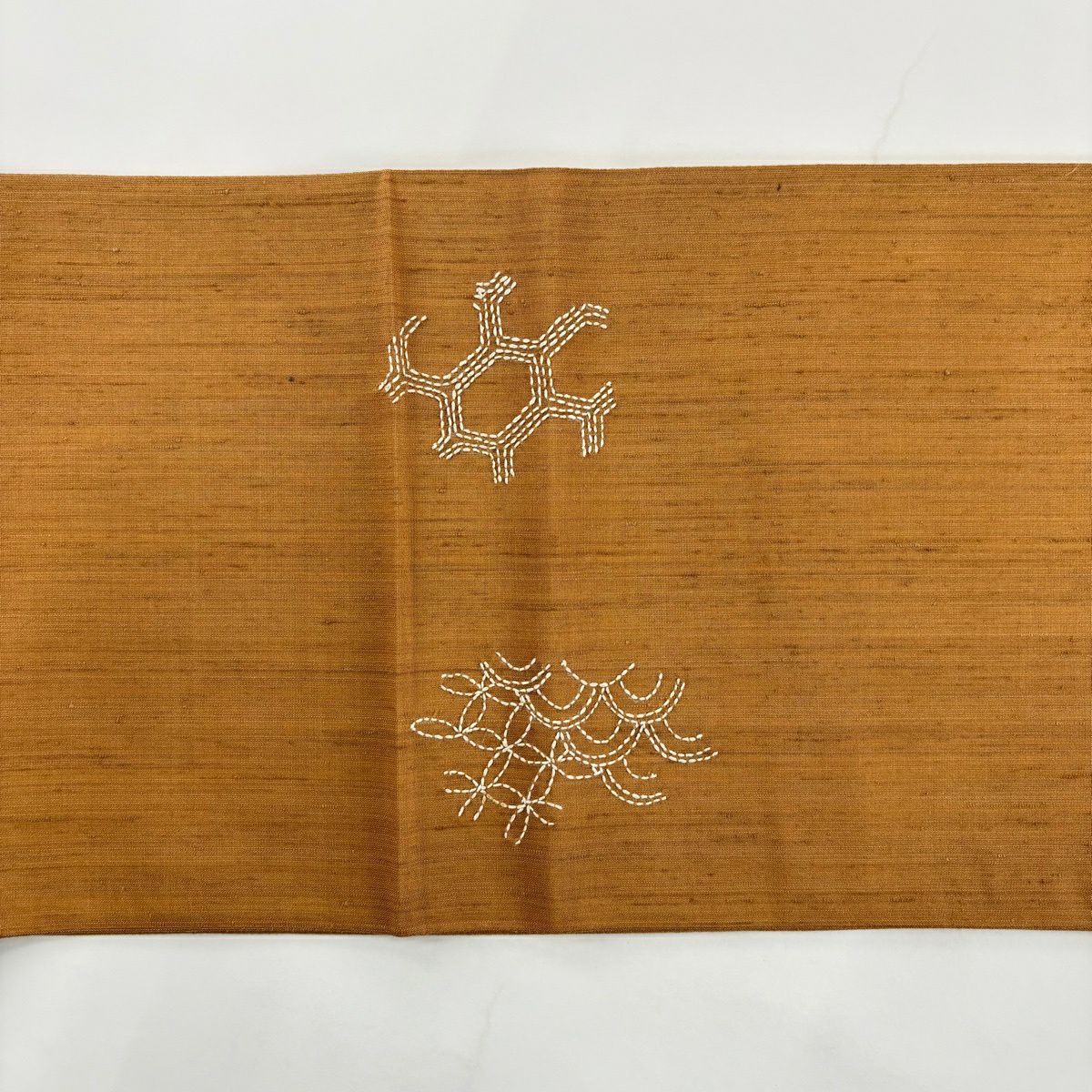 【美品】 袋帶 名品級 紬織織 紅蕪 有職紋樣 刺繡 刺子 山吹茶 純蠶絲