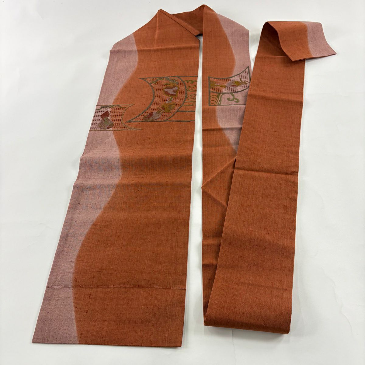 【美品】名古屋帶 秀品級 紬織織 干柿 瓢箪 刺繡 染分 紅茶 純蠶絲