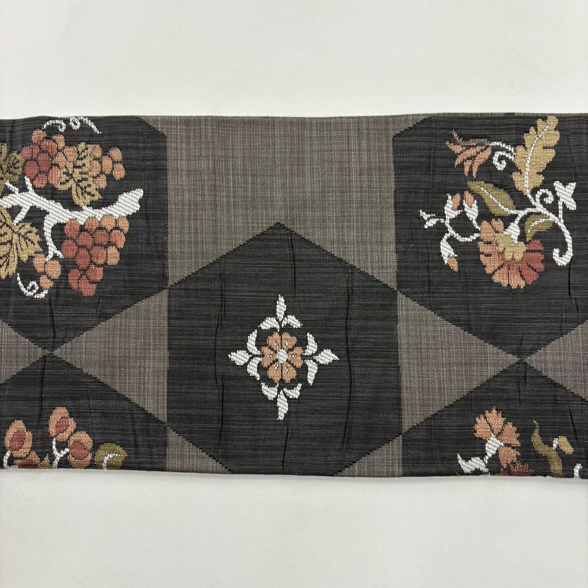 【美品】 名古屋帶 秀品級 草花紋紋 葡萄 灰茶 純蠶絲