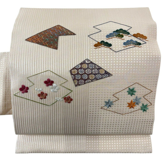 【美品】 名古屋帶 秀品級 松樹皮菱 松樹竹子梅花 刺繡 金銀彩 米色 純蠶絲