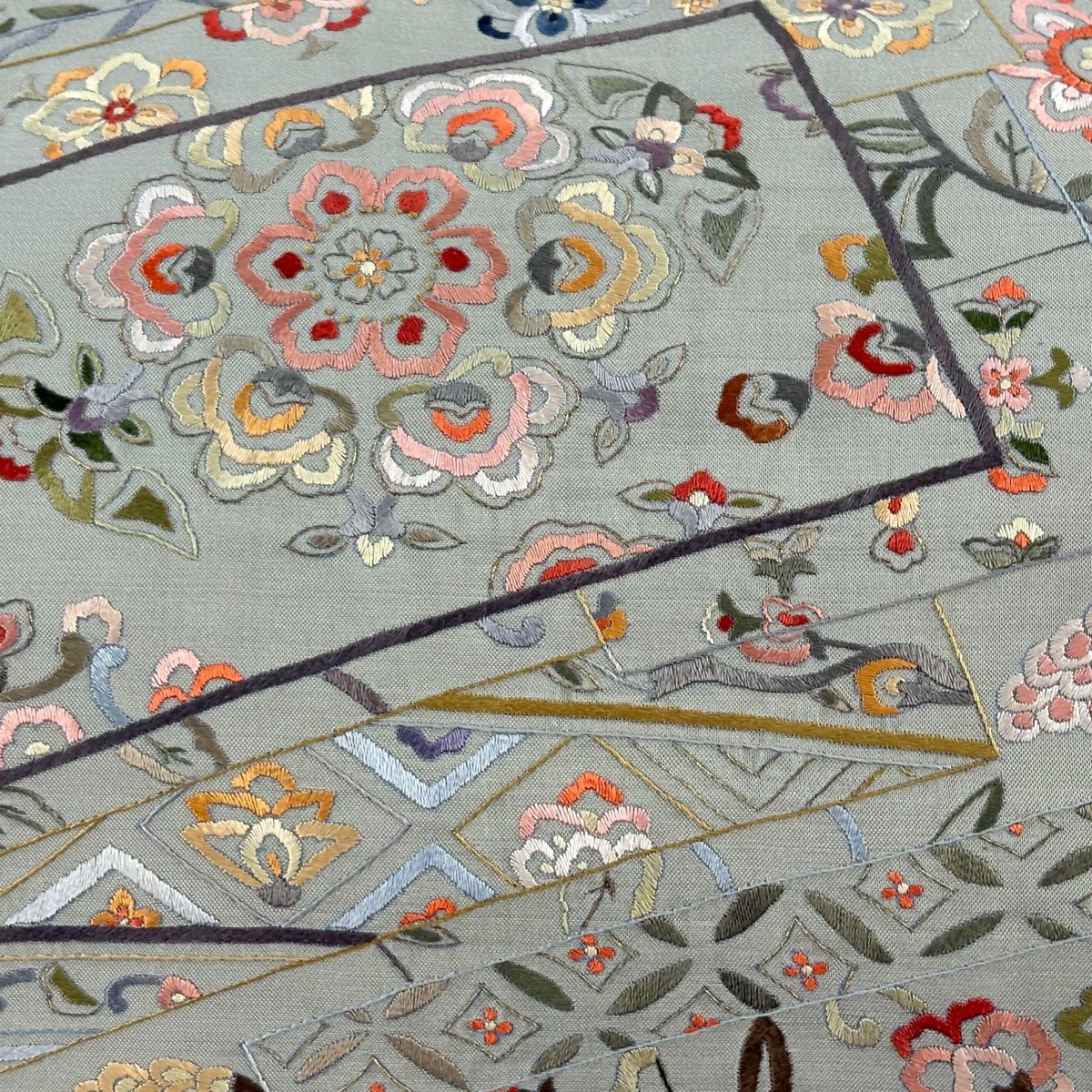 袋帶 秀品級 華紋 花唐草紋 刺繡 金絲 淺綠 お太鼓圖案 純蠶絲