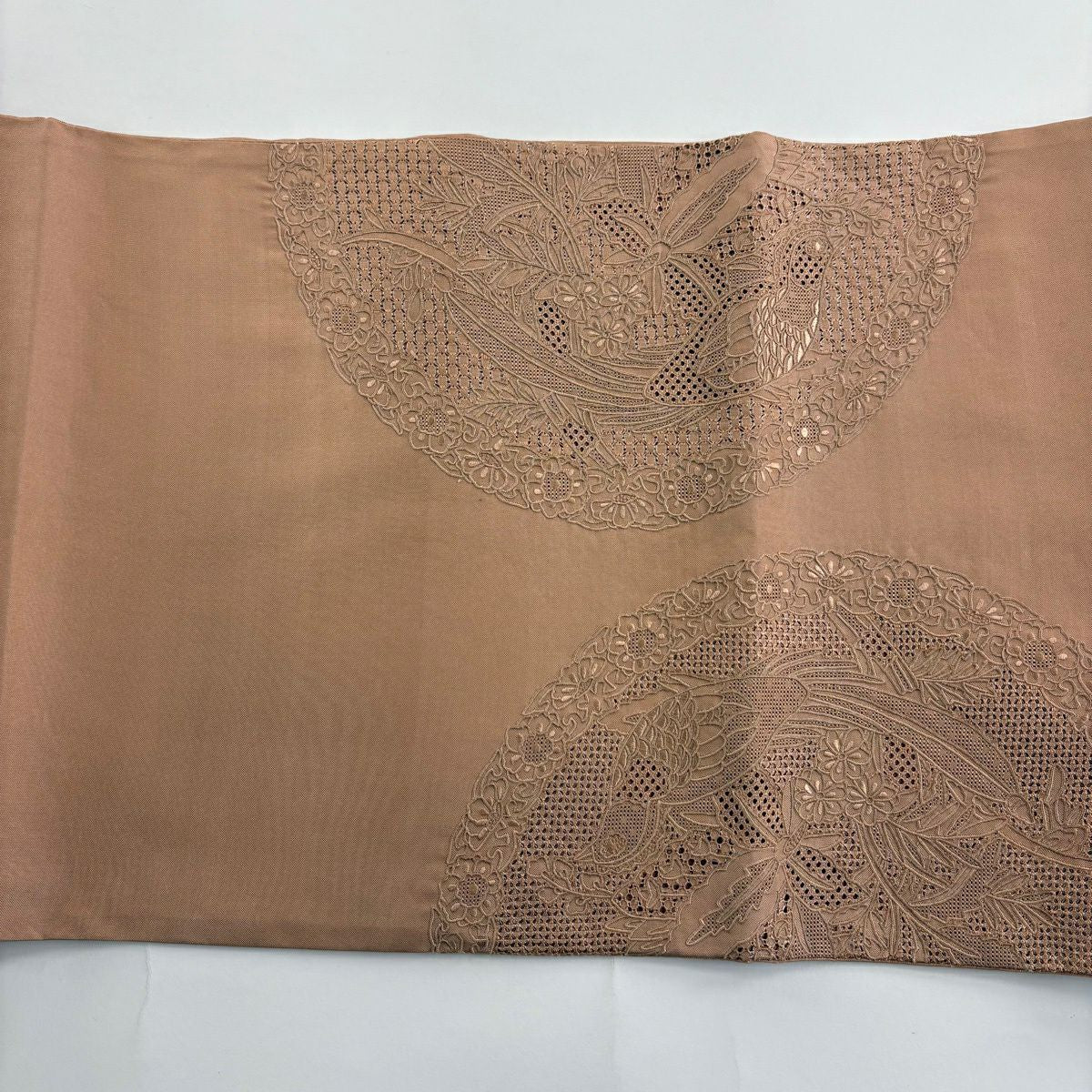 【美品】 袋帶 秀品級 關西仕立 草花紋 鳥 刺繡 粉米色 お太鼓柄 純蠶絲