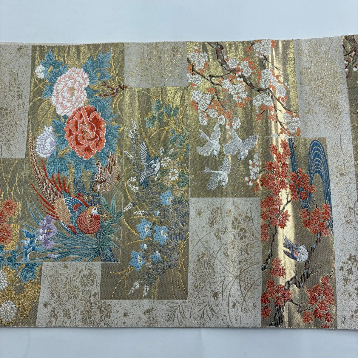 【美品】 袋帶 秀品級 關西仕立 草花紋紋 鳥 金絲 金金箔 金色 六通 純蠶絲