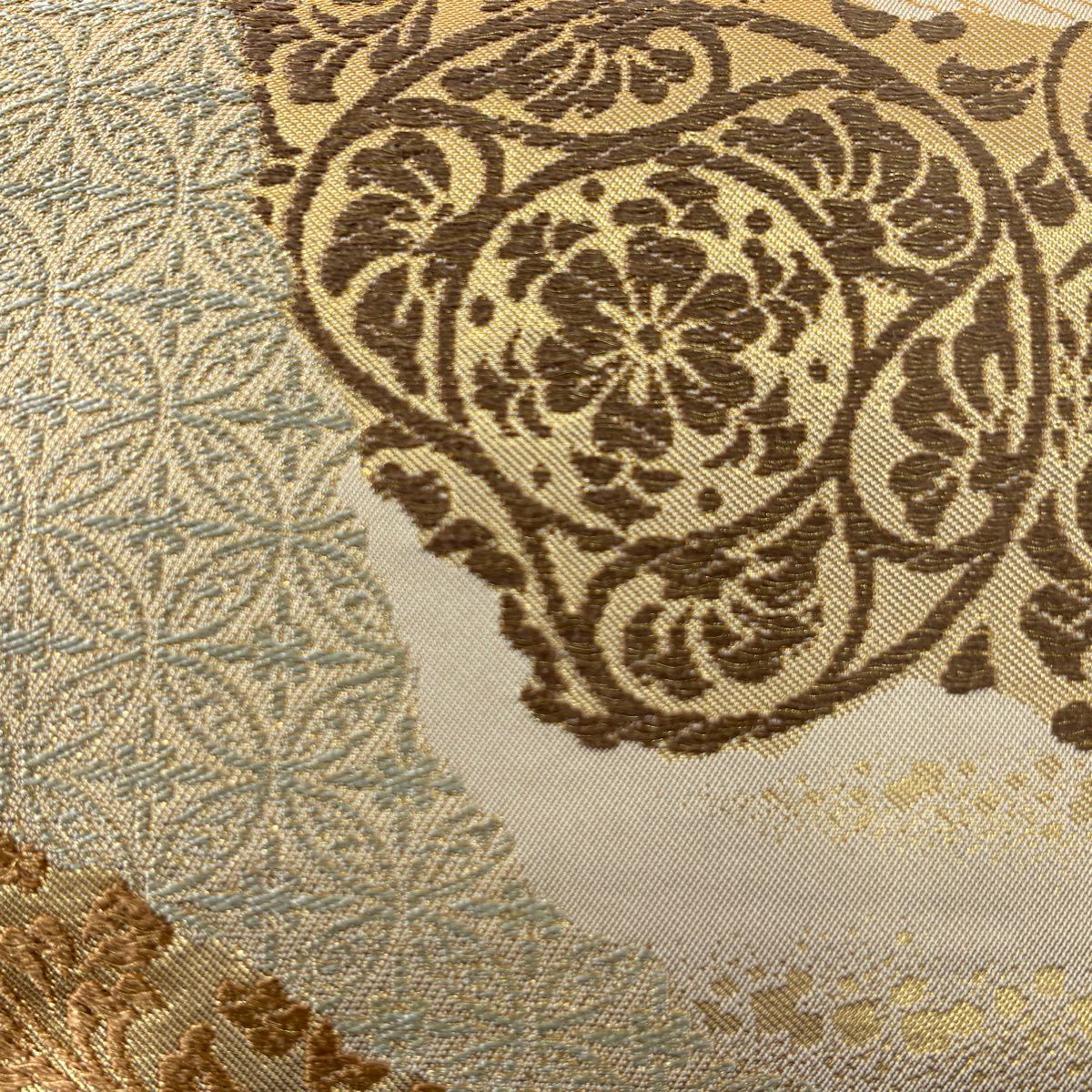 【美品】 袋帶 秀品級 川島織物 落款 花唐草紋 華紋 金金箔 金絲 淺茶 六通 純蠶絲