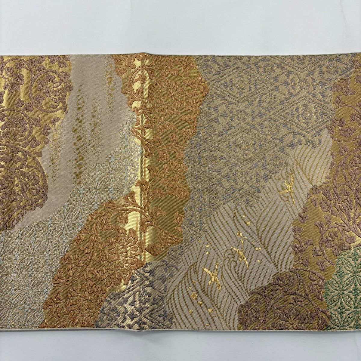 【美品】 袋帶 秀品級 川島織物 落款 花唐草紋 華紋 金金箔 金絲 淺茶 六通 純蠶絲