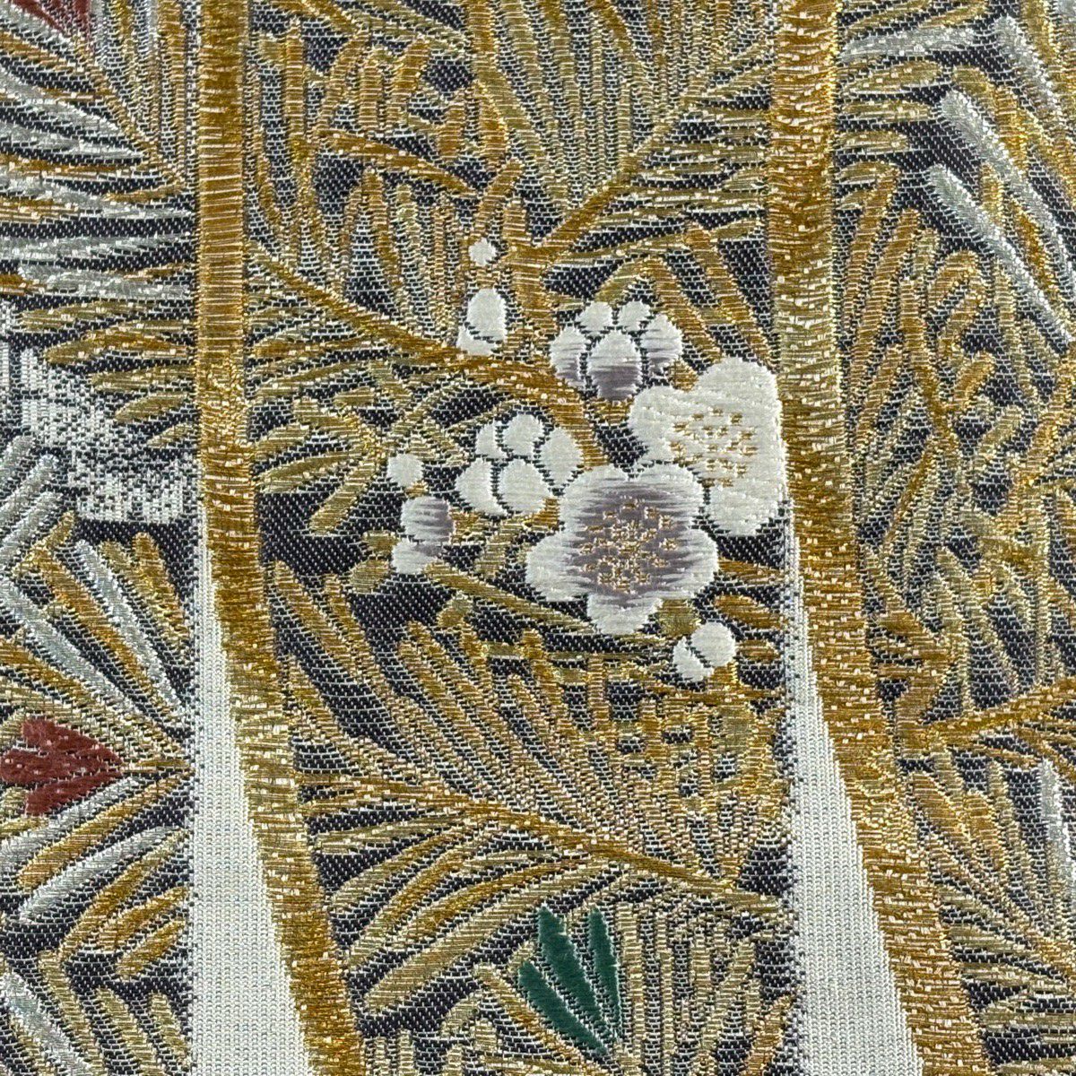 【美品】 袋帶 秀品級 若松樹 梅花 金銀絲 刺繡 奶油 六通 純蠶絲
