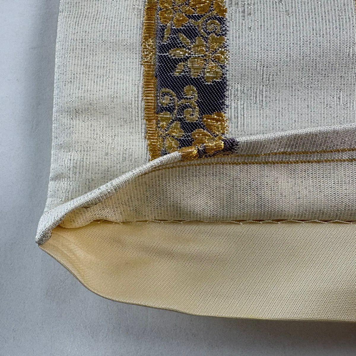 【美品】 袋帶 秀品級 若松樹 梅花 金銀絲 刺繡 奶油 六通 純蠶絲