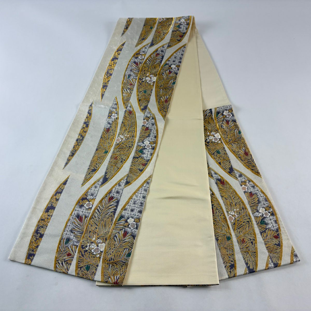 【美品】 袋帶 秀品級 若松樹 梅花 金銀絲 刺繡 奶油 六通 純蠶絲