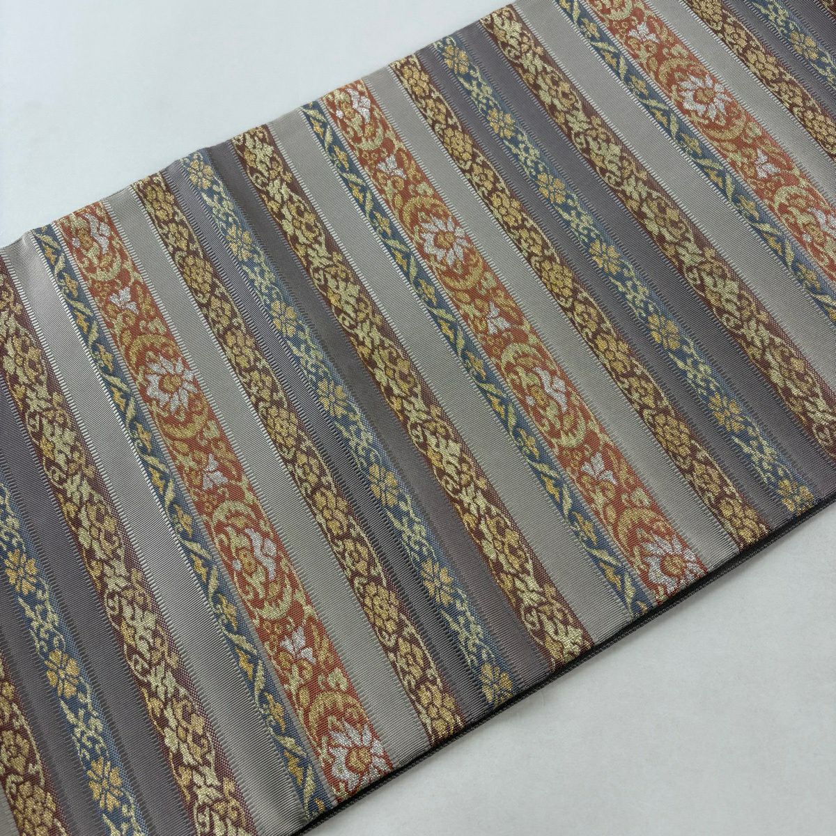 【美品】 袋帶 秀品級 縞 草花紋 金銀彩 灰紫 六通 純蠶絲