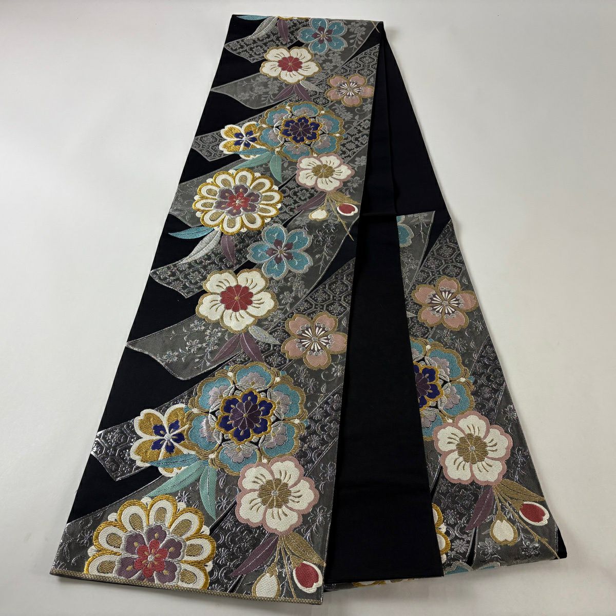 【美品】 袋帶 秀品級 附有落款 振袖禮服禮服適用 櫻花 熨斗紋 唐織 金銀絲 黑色 六通 純蠶絲