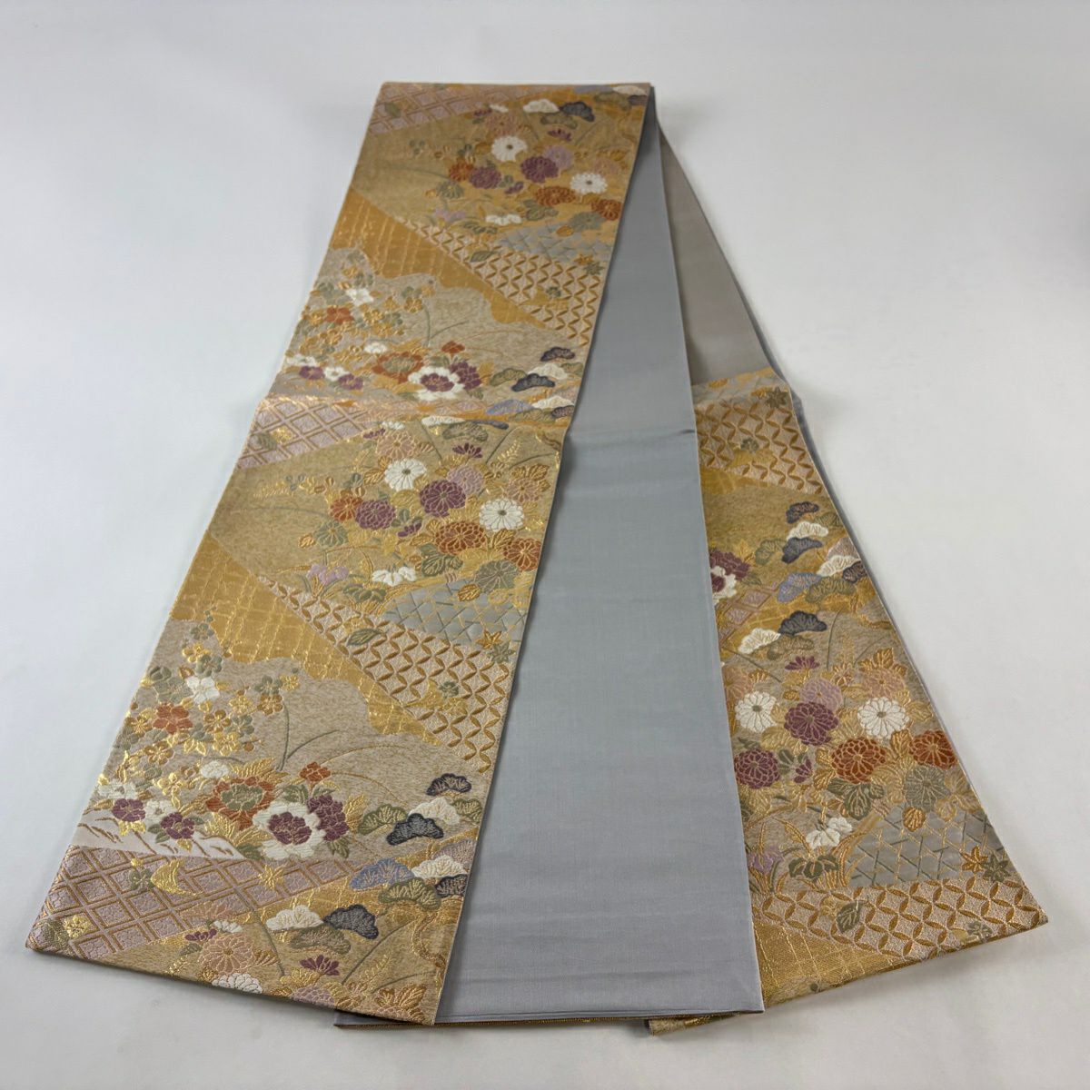 【美品】 袋帶 秀品級 秋草 有職紋樣 金絲 金金箔 金色 六通 純蠶絲