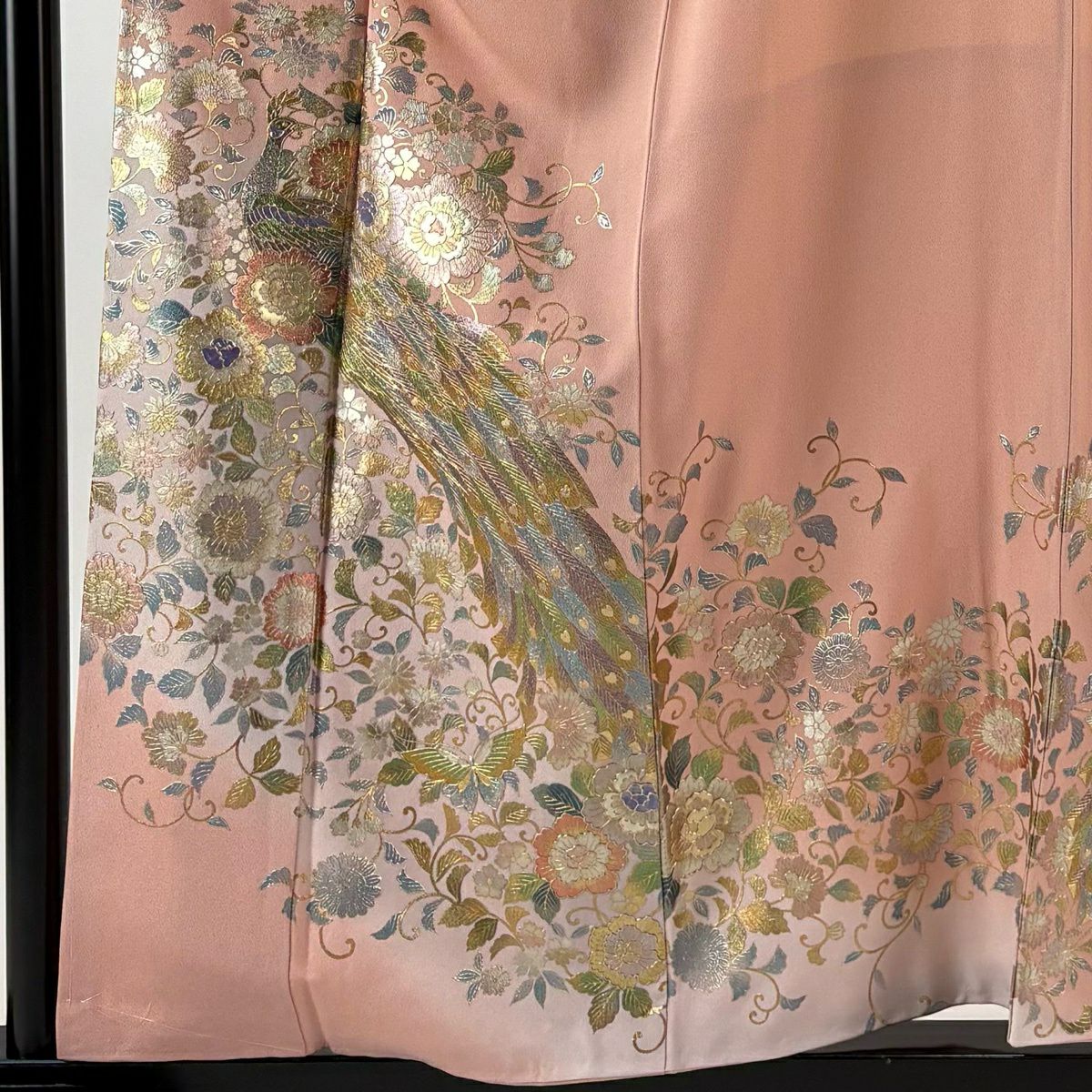 訪問服 身長160cm 袖長63cm S 雙層 落款あり 孔雀 花唐草紋 金銀彩 拉麵 粉米色 純蠶絲 秀品級