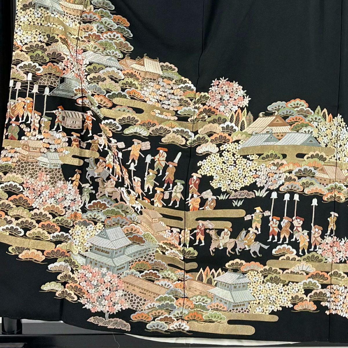 黑留袖禮服 身長157.5cm 袖長63cm S 雙層 落款有 人物 枝花 金糸 刺繡 黑 純蠶絲 優品級