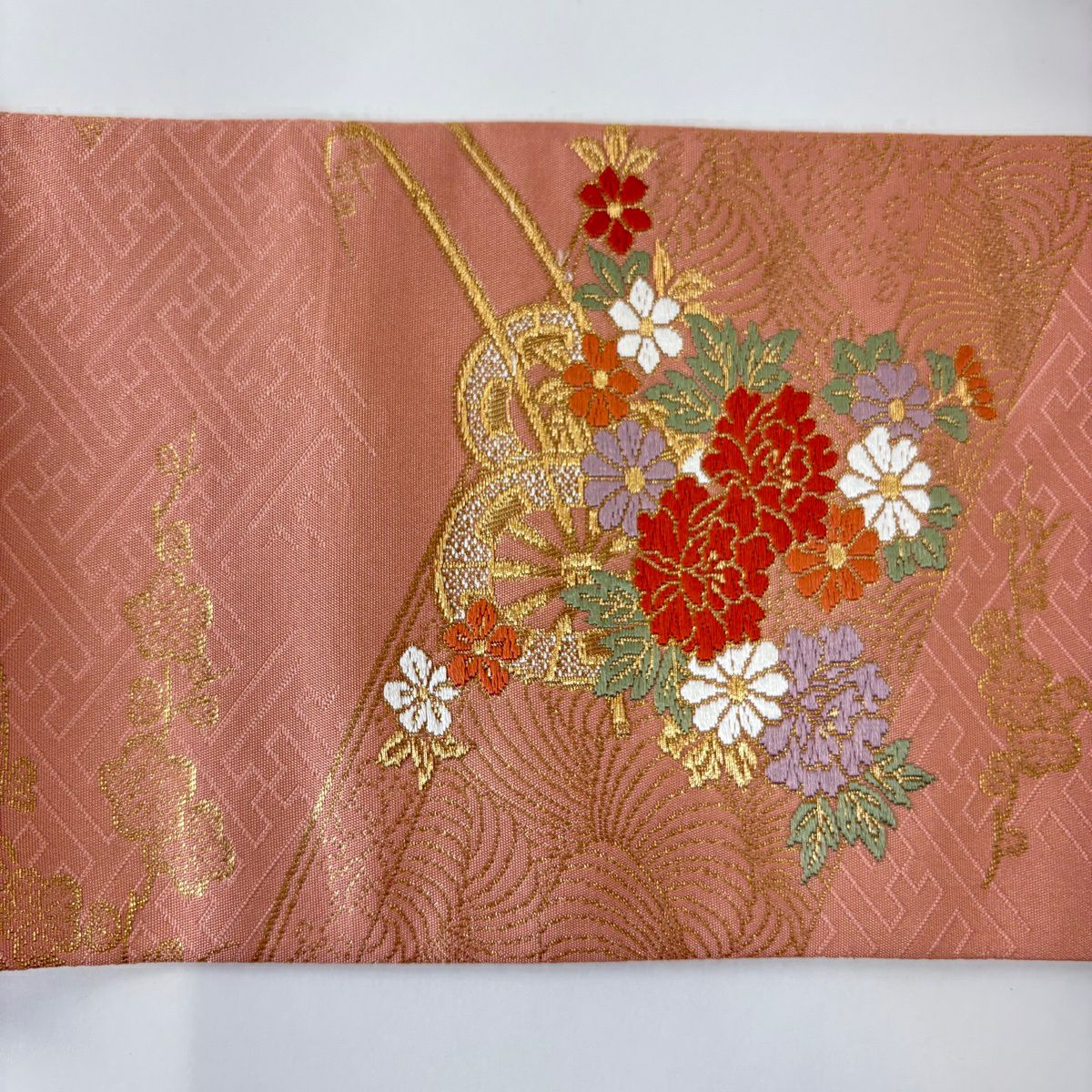 【美品】 名古屋帶 優品級 花車 梅花 刺繡 金金箔 鮭粉色 純蠶絲