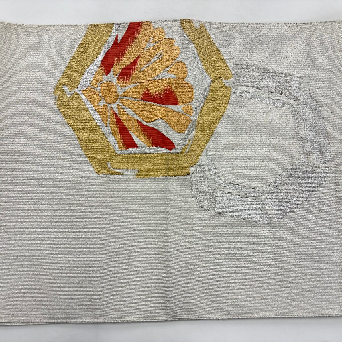 名古屋帶 優品級 八寸名古屋帶 松樹葉仕立 龜甲紋 花 金銀彩 綴 灰白 純蠶絲