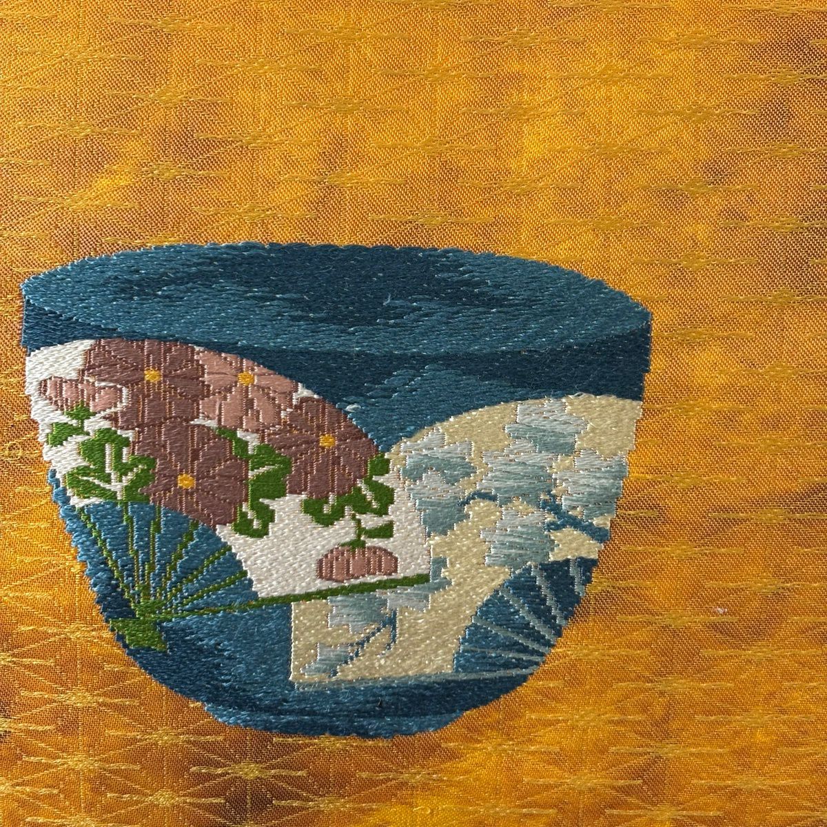 【美品】 名古屋帶 優品級 器物 草花紋刺繡 山吹 純蠶絲
